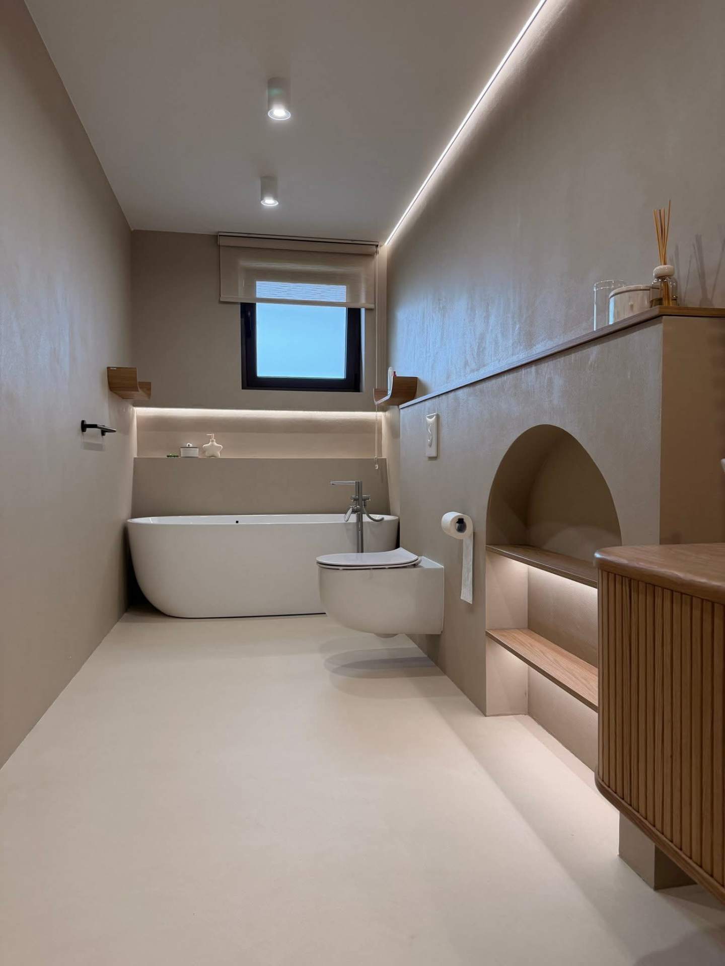 Microcement bathroom with seamless walls and floor